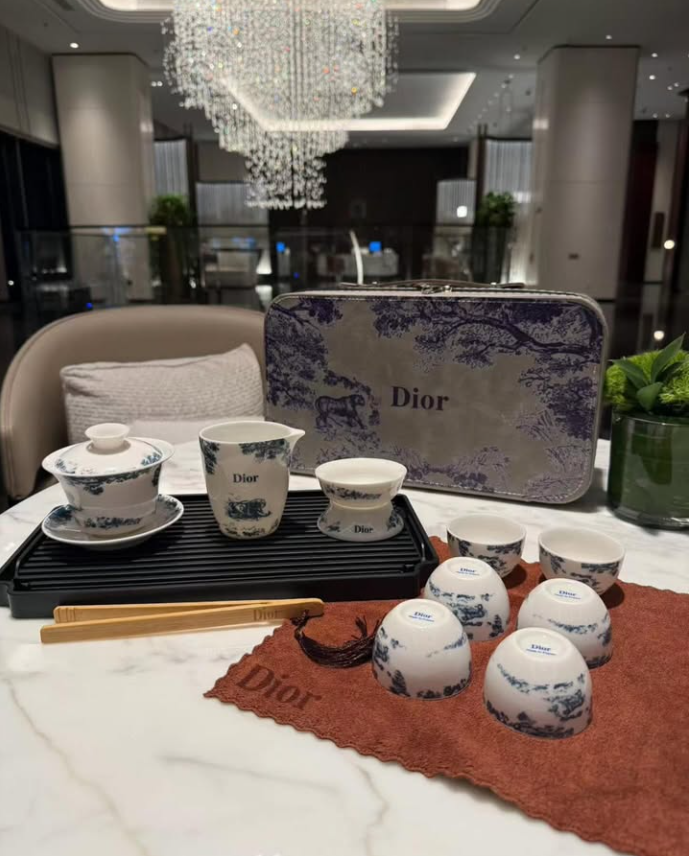 Tea Cups set Four Cups and That Tea pot - Dior Cups | Aleppo Gift UAE